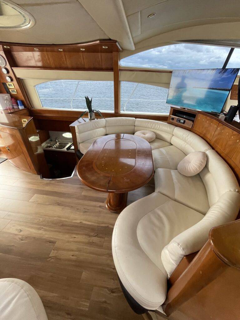 62ft Azimut Yacht Rental Miami š“ | Exclusive Charter Adventure from $1,000 1 %MAlquiler de yates en Miami%