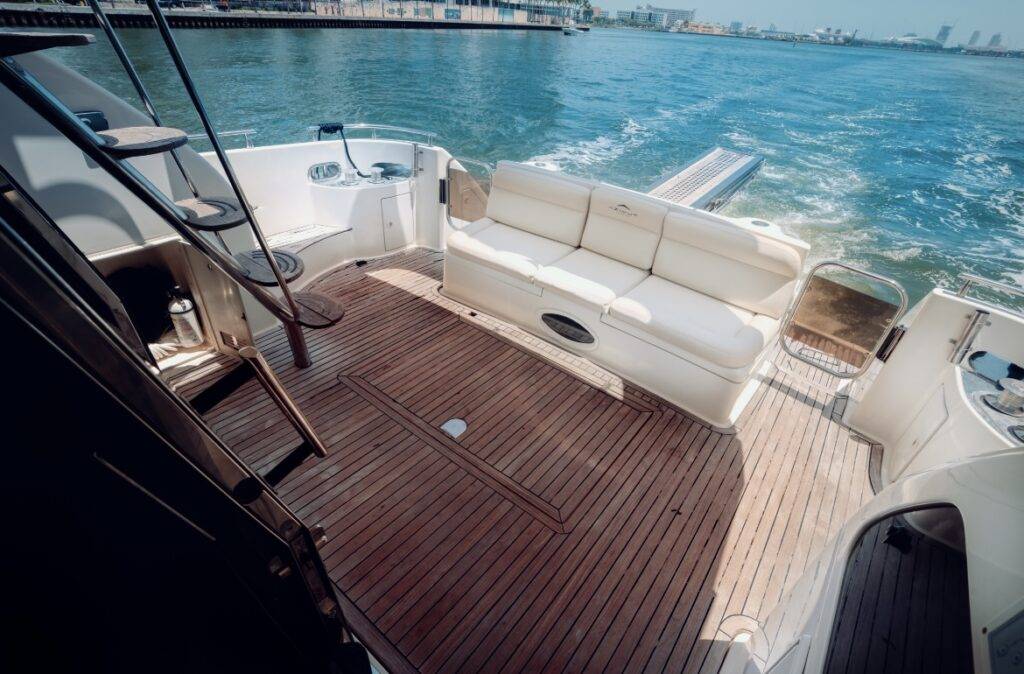 62ft Azimut Yacht Rental Miami š“ | Exclusive Charter Adventure from $1,000 5 %MAlquiler de yates en Miami%