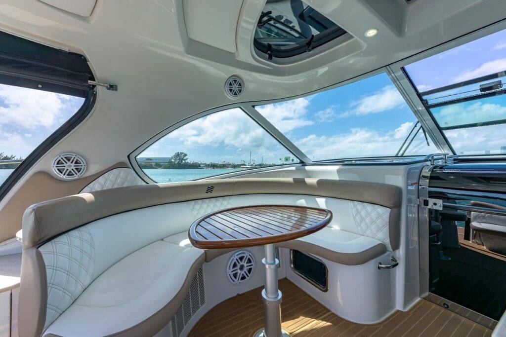 50ft Four Winns Alquiler de Yates Miami 🌊 | Exclusivo Carta Aventura de $900 6 %MAlquiler de yates en Miami%