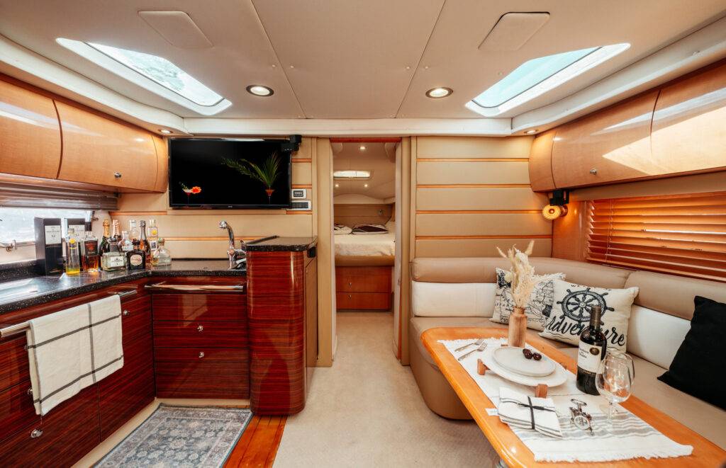 50ft Four Winns Alquiler de Yates Miami 🌊 | Exclusivo Carta Aventura de $900 11 %MAlquiler de yates en Miami%