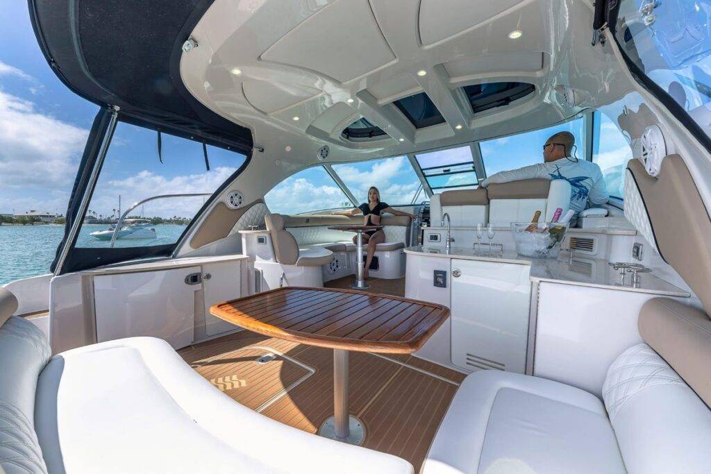 50ft Four Winns Alquiler de Yates Miami 🌊 | Exclusivo Carta Aventura de $900 8 %MAlquiler de yates en Miami%