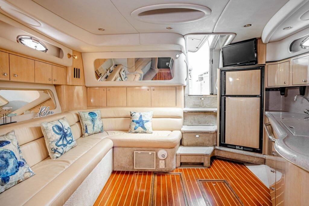45ft Sea Ray Sundancer Alquiler de Yates Miami 🌅 | Exclusivo Charter Aventura de $750 11 %MAlquiler de yates en Miami%