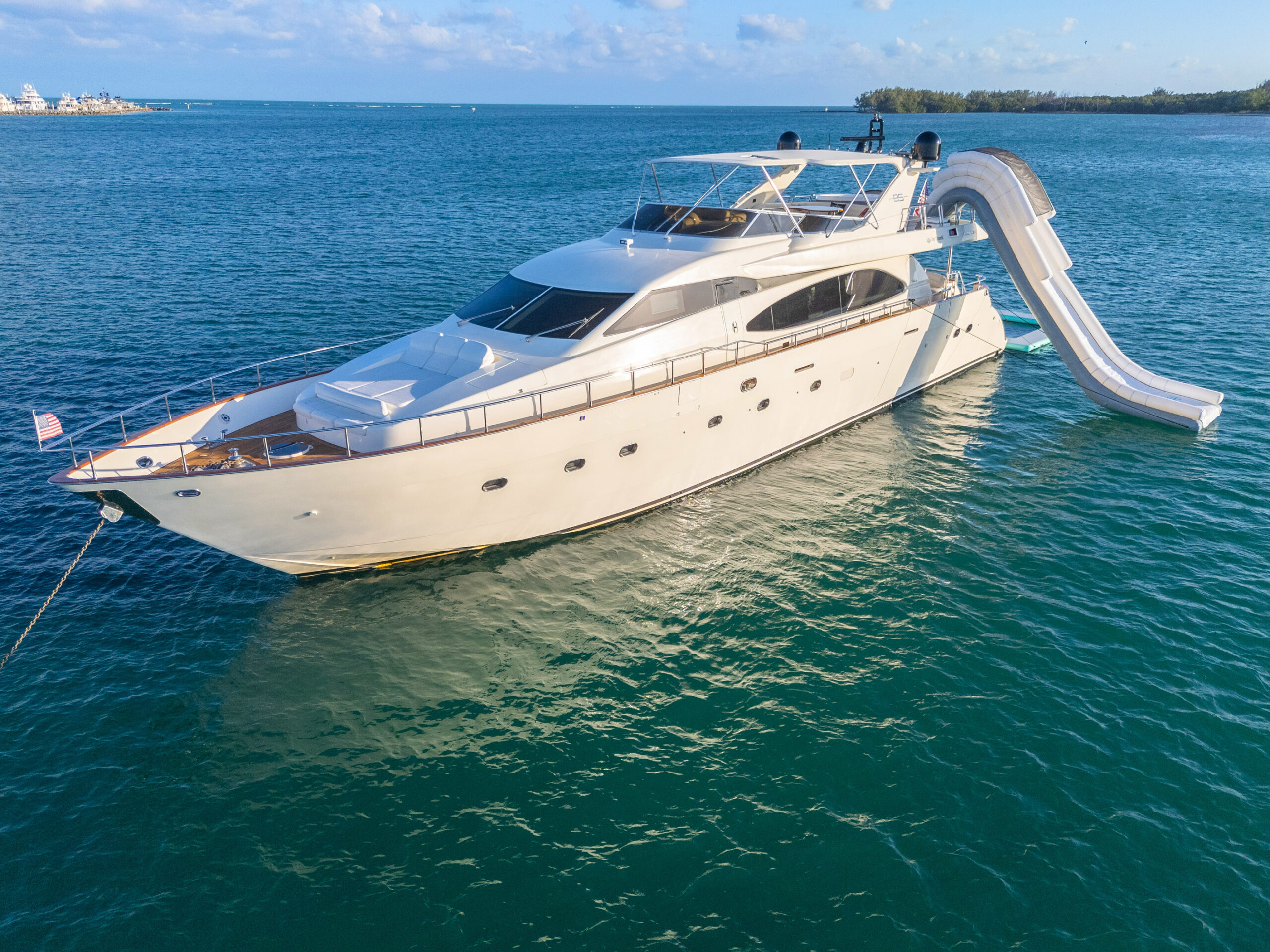 Azimut 90ft Yacht | Miami 6 %Miami Yacht Rentals%