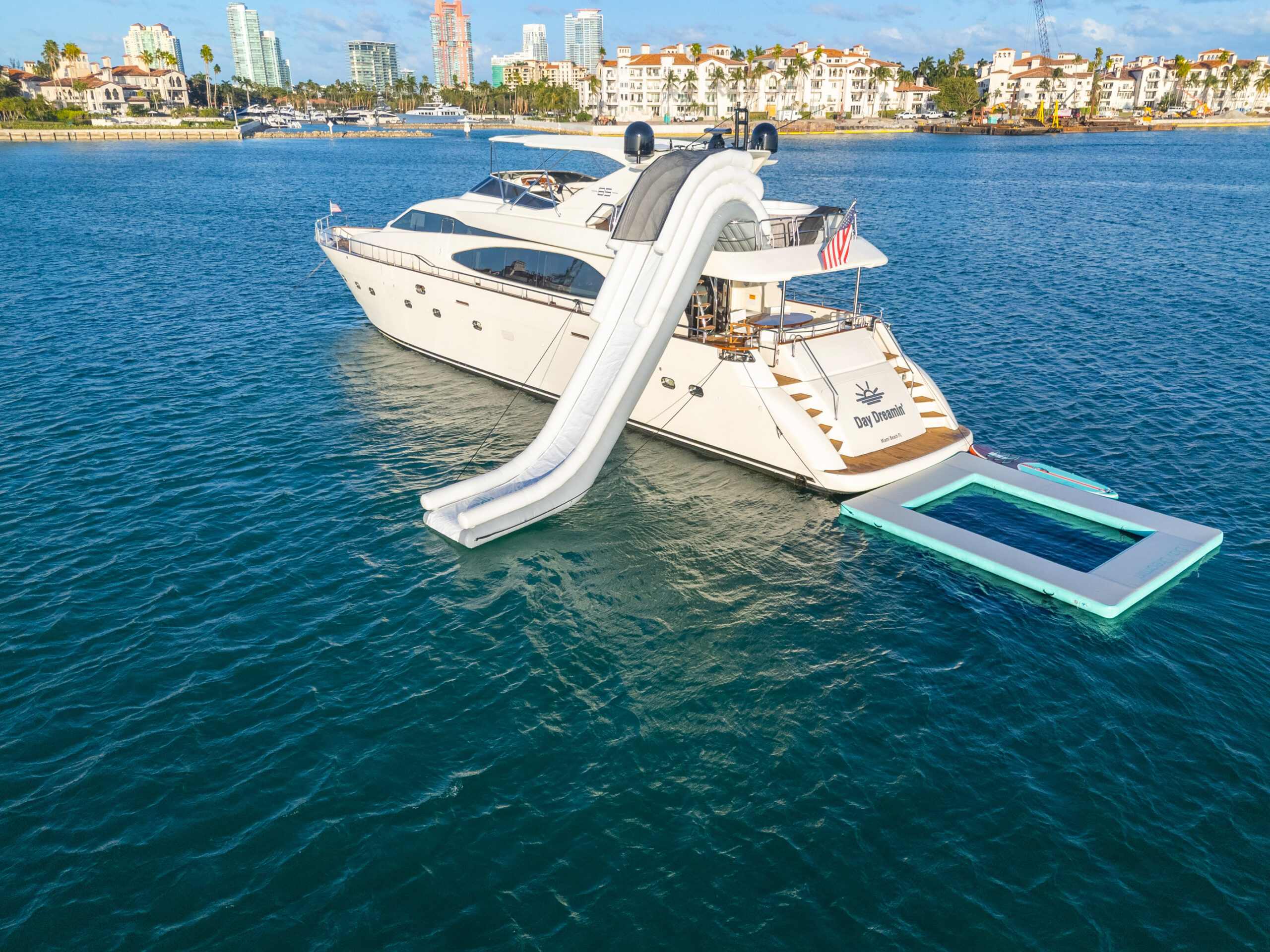 Azimut 90ft Yacht | Miami 5 %Miami Yacht Rentals%