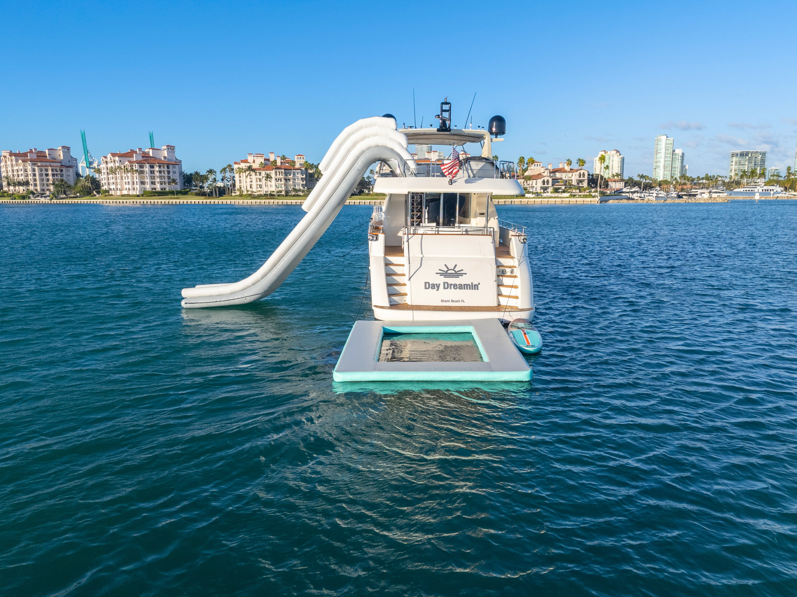 Azimut 90ft Yacht | Miami 4 %Miami Yacht Rentals%