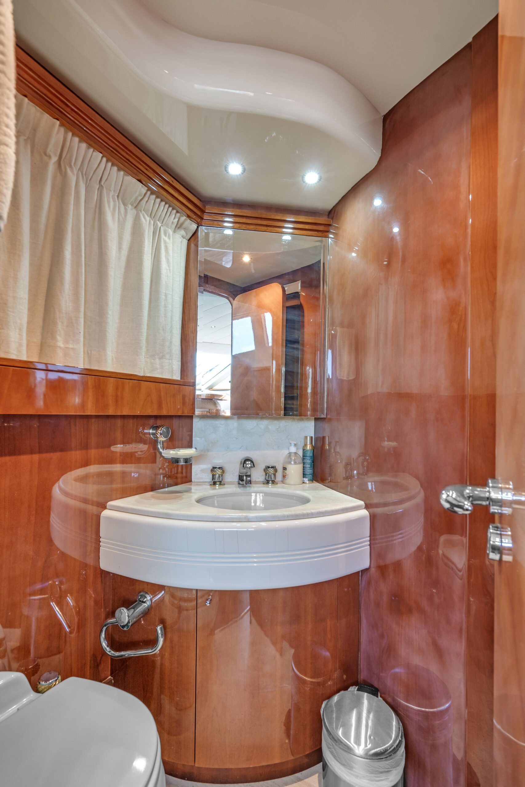 Azimut 90ft Yacht | Miami 32 %Miami Yacht Rentals%