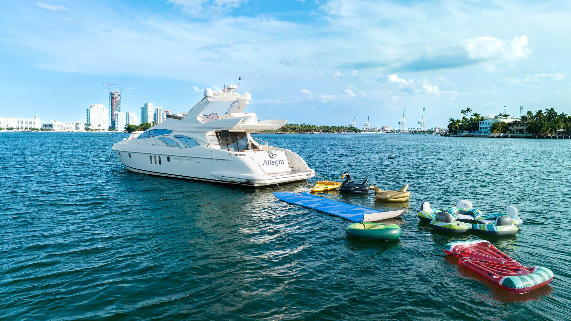 Azimut 62ft Yacht Allegra | Miami 4 %Miami Yacht Rentals%