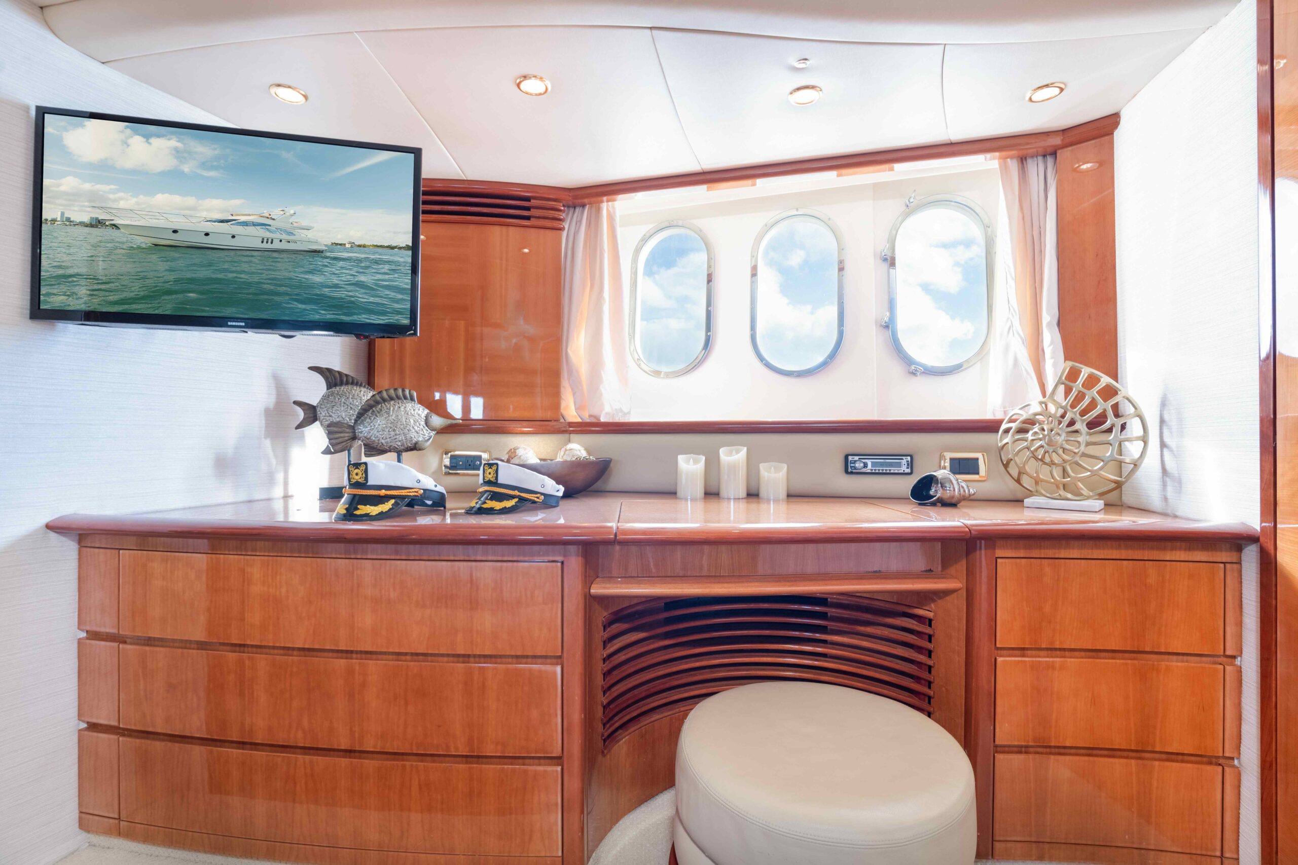 Azimut 62ft Yacht Allegra | Miami 30 %Miami Yacht Rentals%