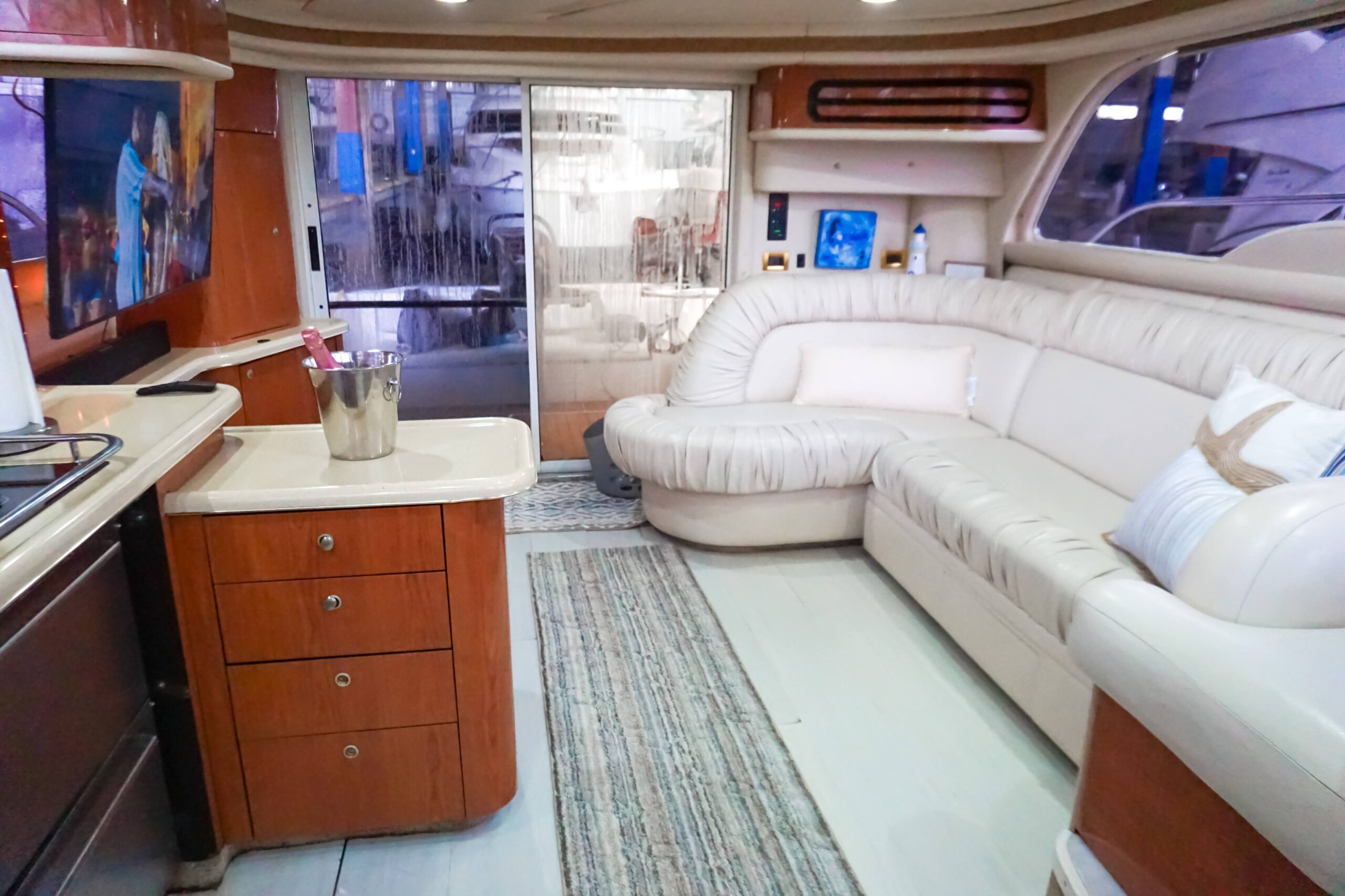 55ft Searay Sedan Bridge $1300 | Miami 95 126BF834 8BB6 4FDE 904B 4117F4D0BE9C scaled