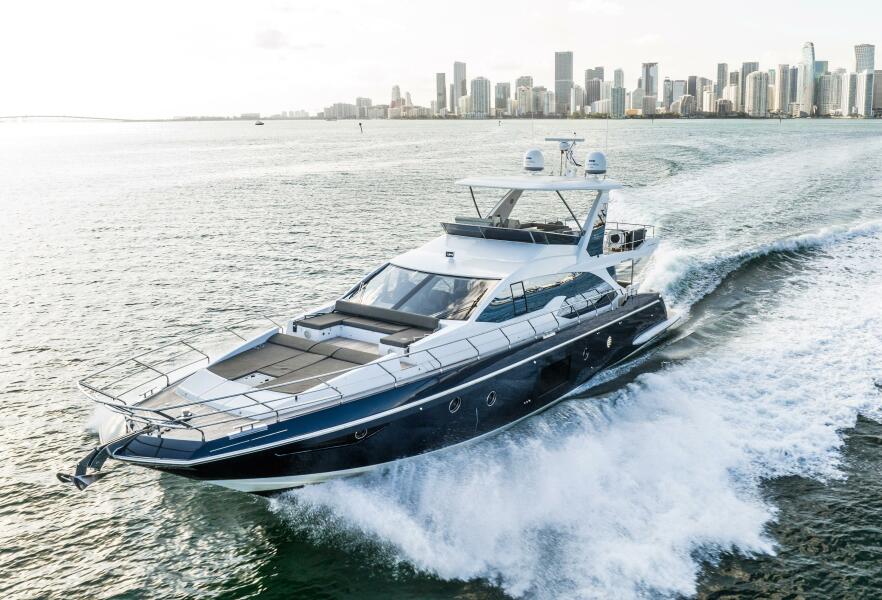 Azimut 67ft Yacht | Miami 1 %Miami Yacht Rentals%