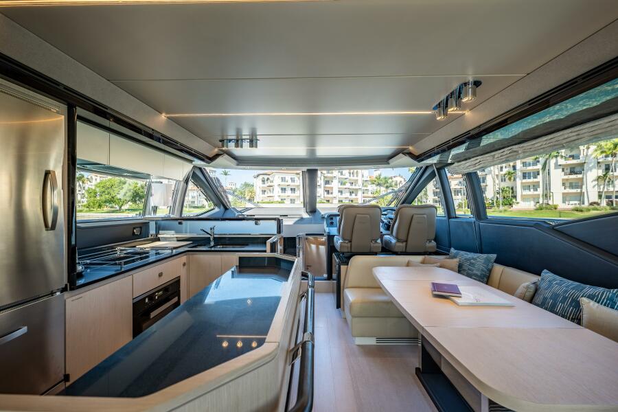 Azimut 67ft Yacht | Miami 6 %Miami Yacht Rentals%