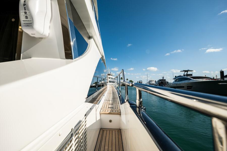 Azimut 55ft Yacht | Miami 9 %Miami Yacht Rentals%