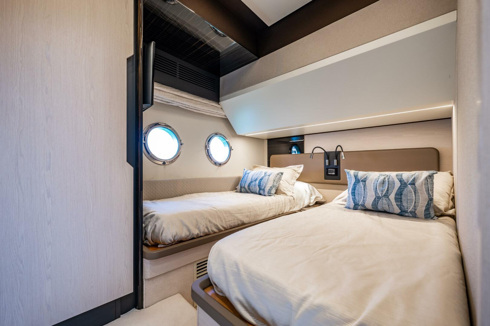 Azimut 55ft Yacht | Miami 15 %Miami Yacht Rentals%