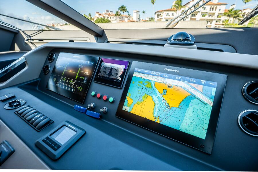 Azimut 67ft Yacht | Miami 23 %Miami Yacht Rentals%