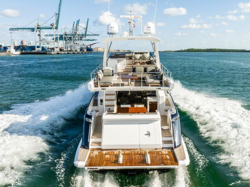 Azimut 55ft Yacht | Miami 6 %Miami Yacht Rentals%