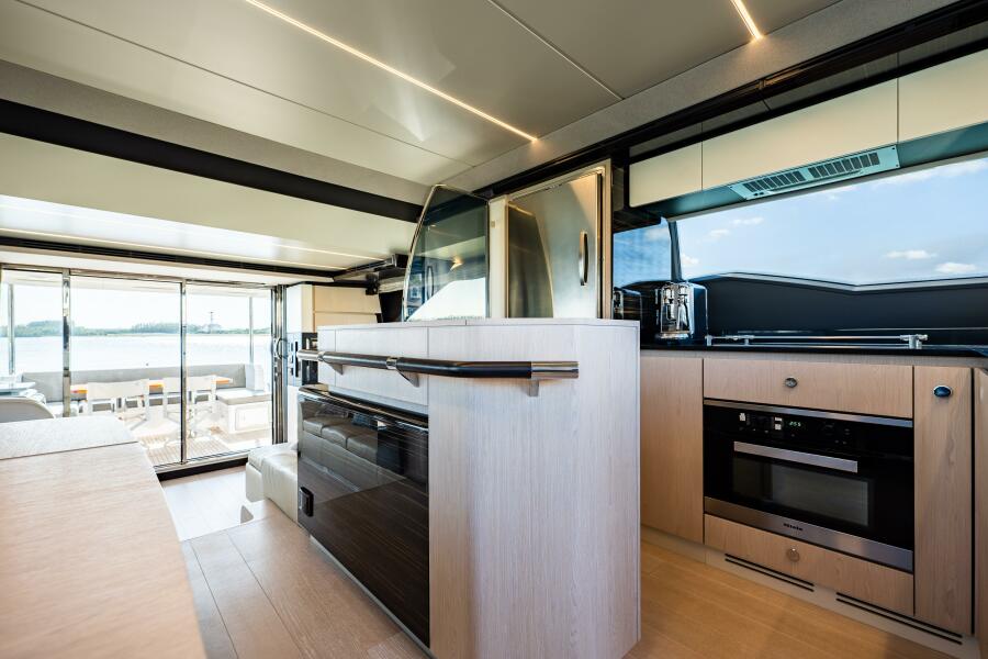 Azimut 67ft Yacht | Miami 4 %Miami Yacht Rentals%