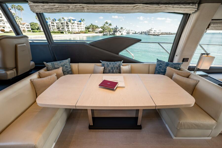 Azimut 67ft Yacht | Miami 5 %Miami Yacht Rentals%