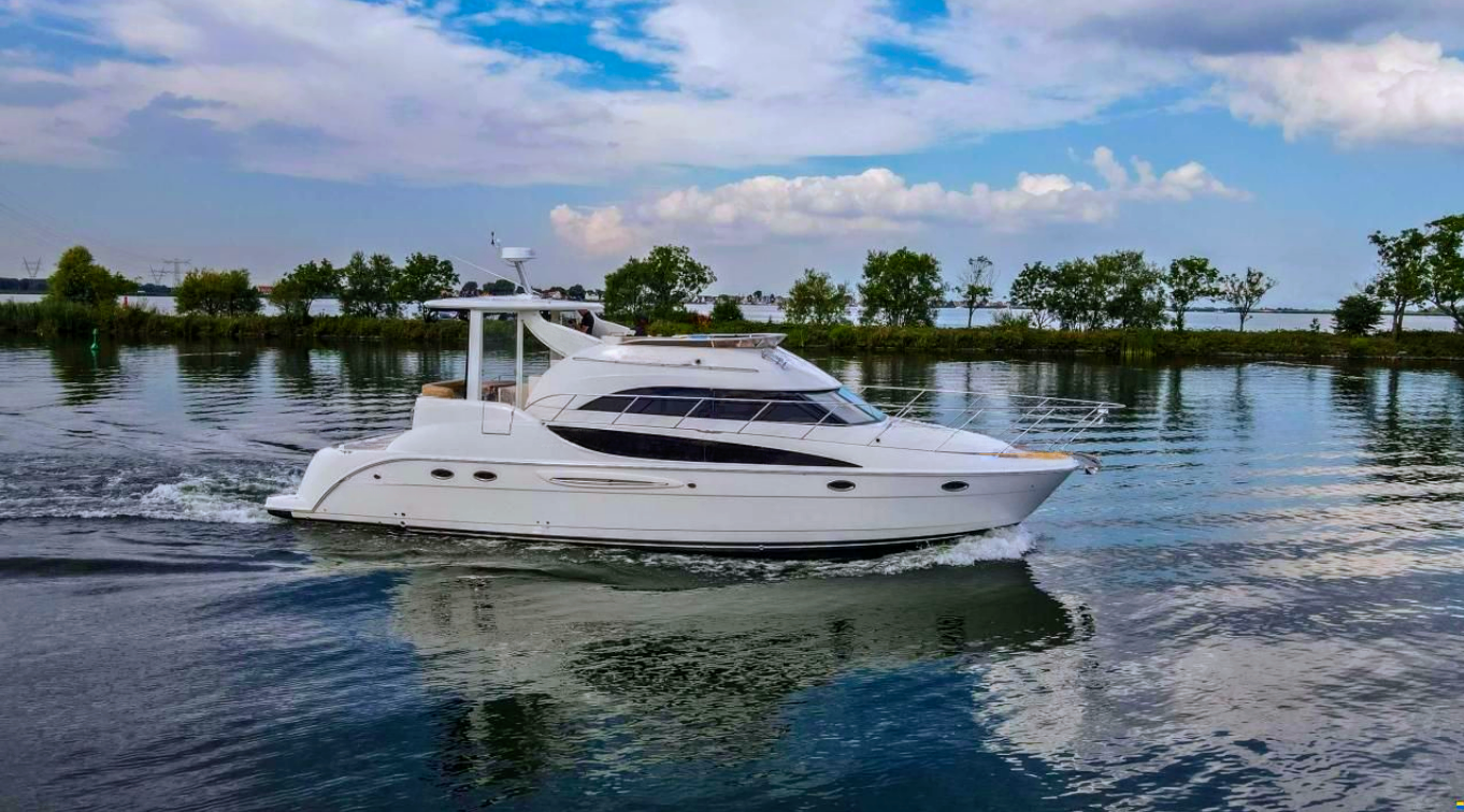 . 1 %Miami Yacht Rentals%