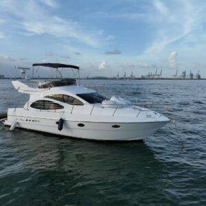 50ft Azimut Yacht Rental Miami Rickenbacker Marina 🚤 | Key Biscayne Day Charter desde $800