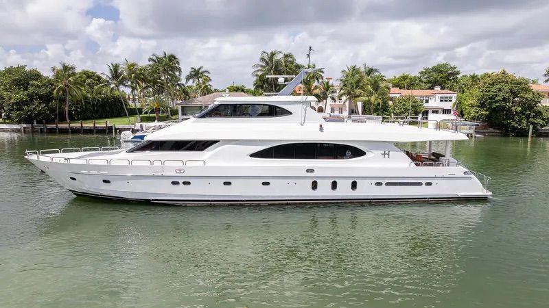 Hargrave 115ft Yacht | Miami 1 %Miami Yacht Rentals%