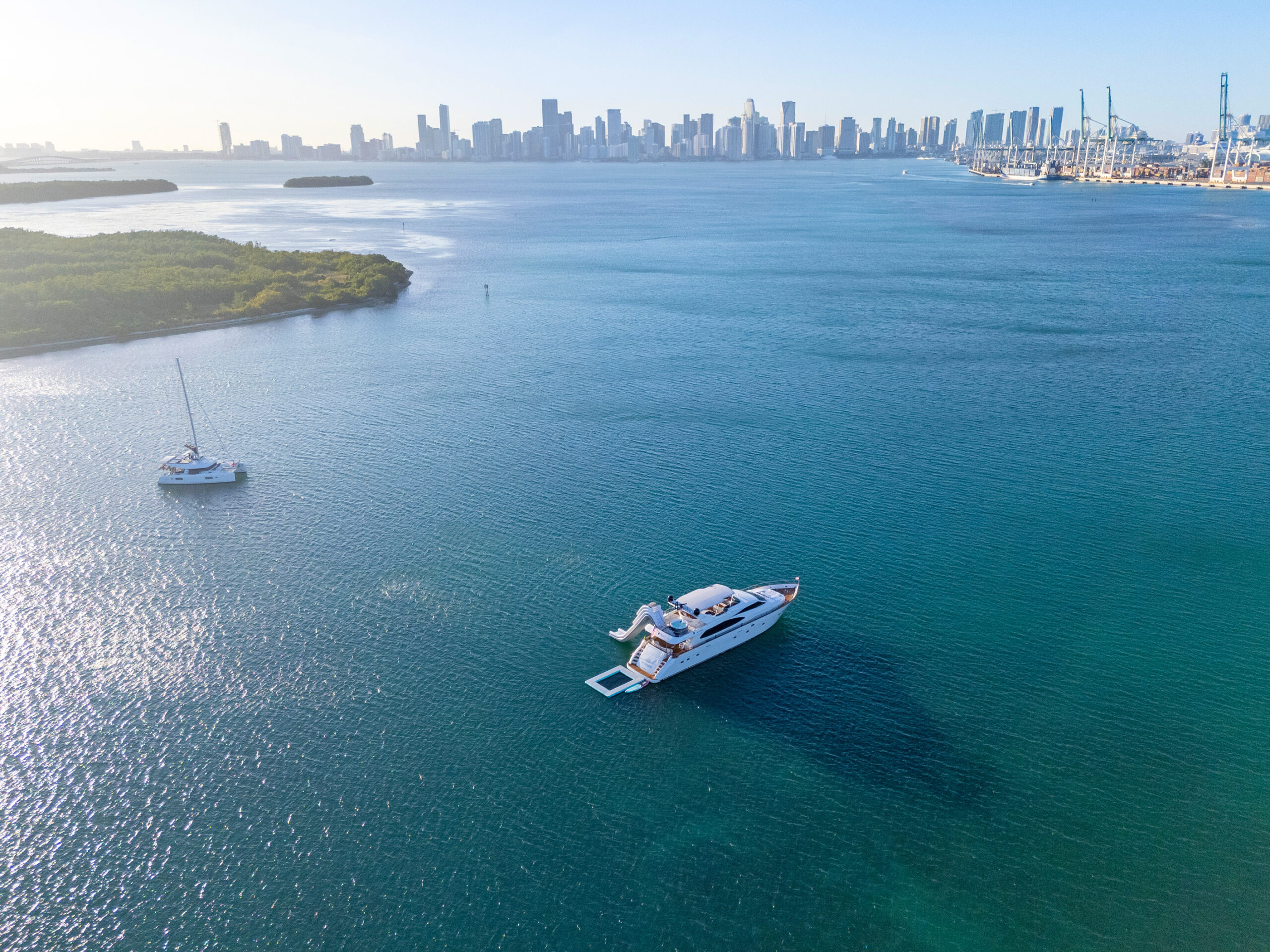 Azimut 90ft Yacht | Miami 30 %Miami Yacht Rentals%