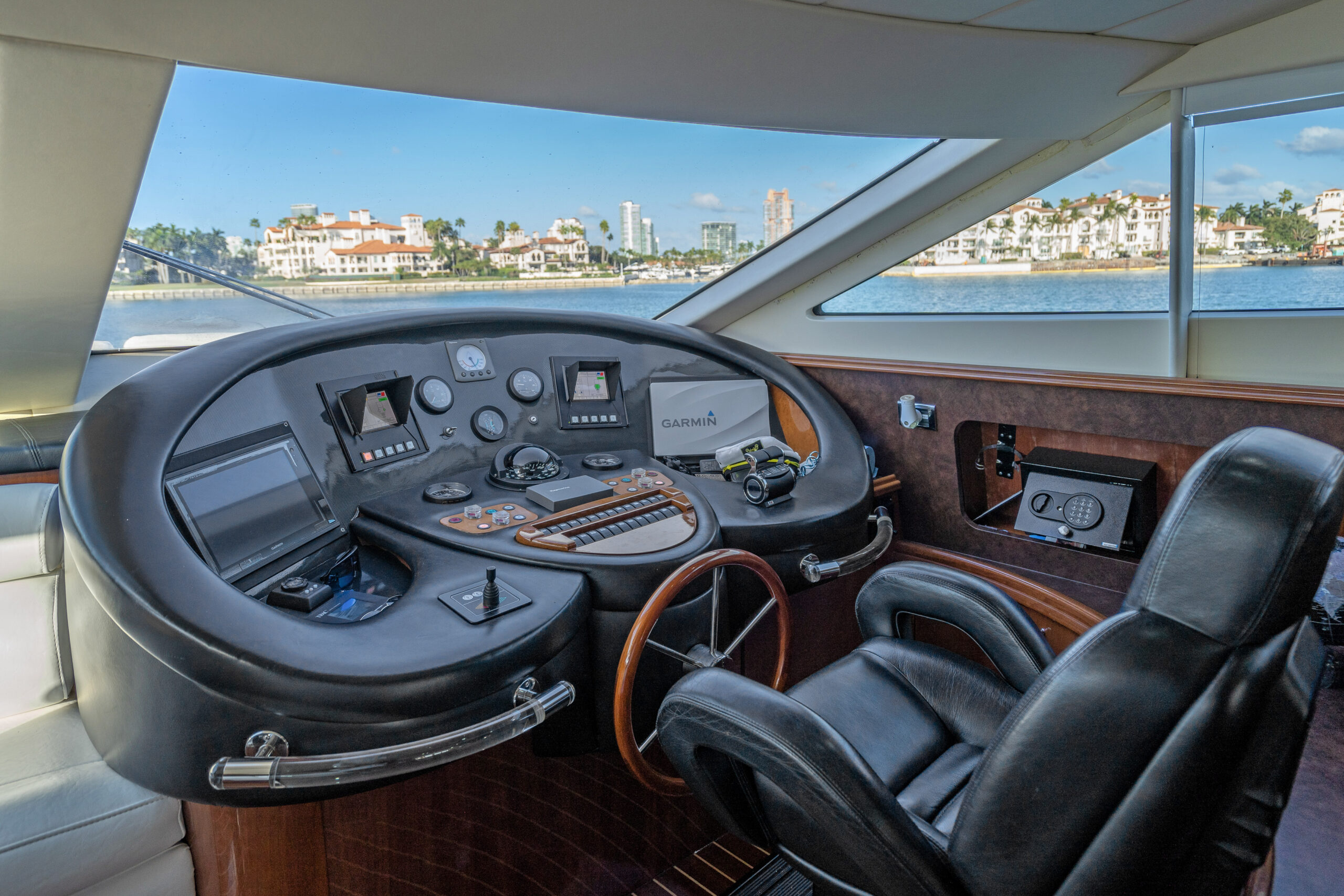 Azimut 90ft Yacht | Miami 33 %Miami Yacht Rentals%