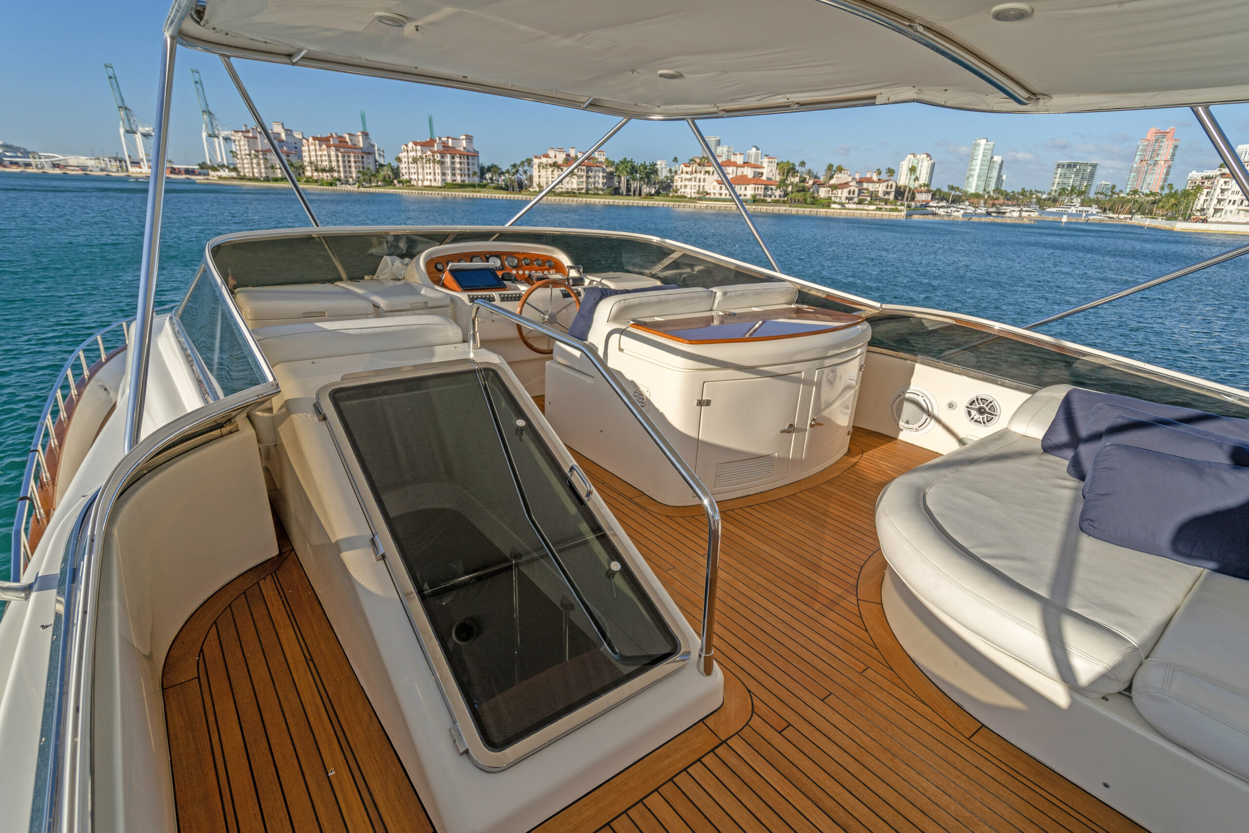 Azimut 90ft Yacht | Miami 13 %Miami Yacht Rentals%