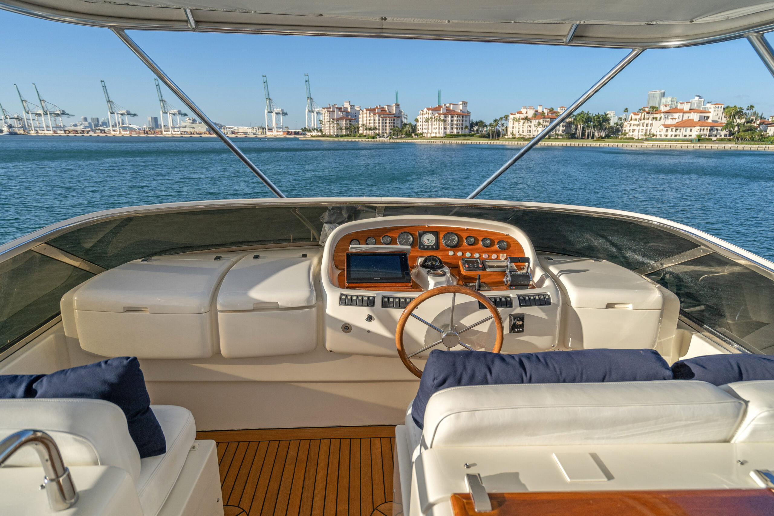 Azimut 90ft Yacht | Miami 10 %Miami Yacht Rentals%