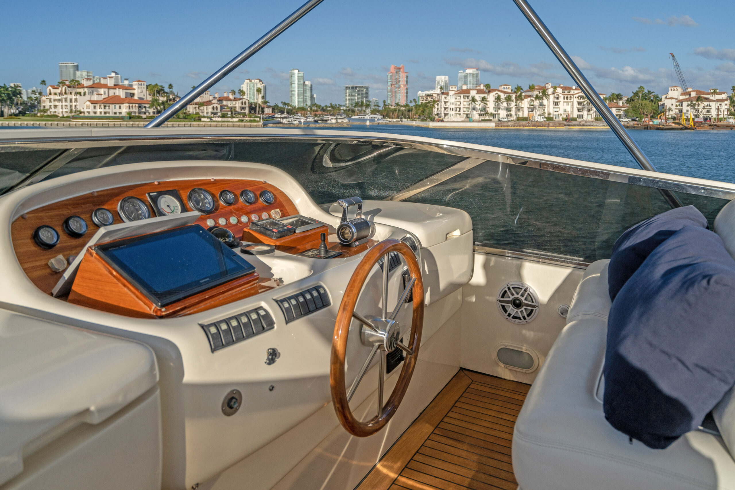 Azimut 90ft Yacht | Miami 11 %Miami Yacht Rentals%