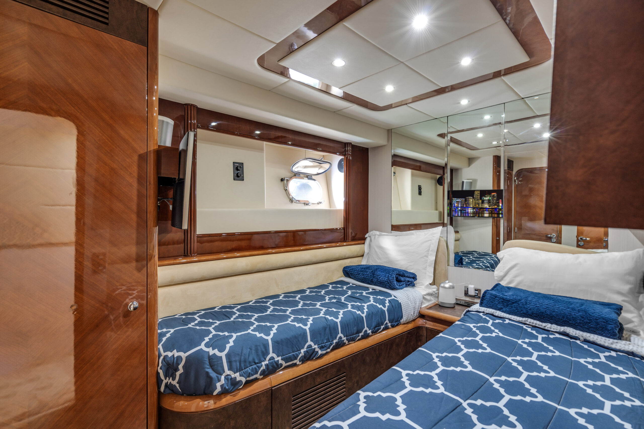 Azimut 90ft Yacht | Miami 46 %Miami Yacht Rentals%