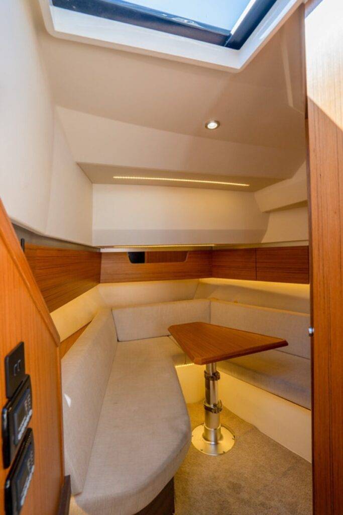 40ft Neo Greenline Yacht Rental Miami 🌊 | Private Cruise Charter 2 %MAlquiler de yates en Miami%