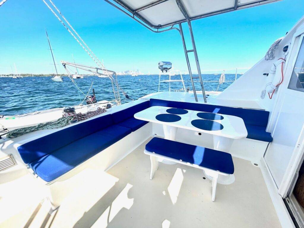 48ft Sailing Catamaran “Bubble” Miami | Luxury Charter with Crew 🌊 1 %MAlquiler de yates en Miami%