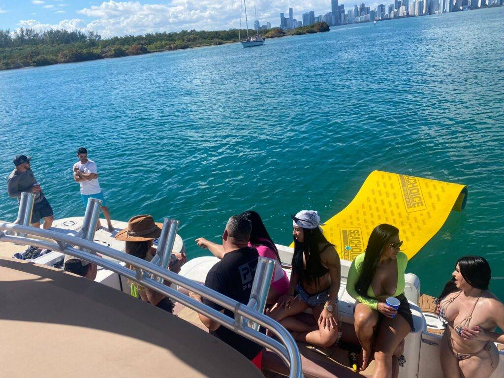 50ft Flybridge “Mundomo” Yacht Rental Miami 🌙 | Party & Event Charter 5 %Miami Yacht Rentals%