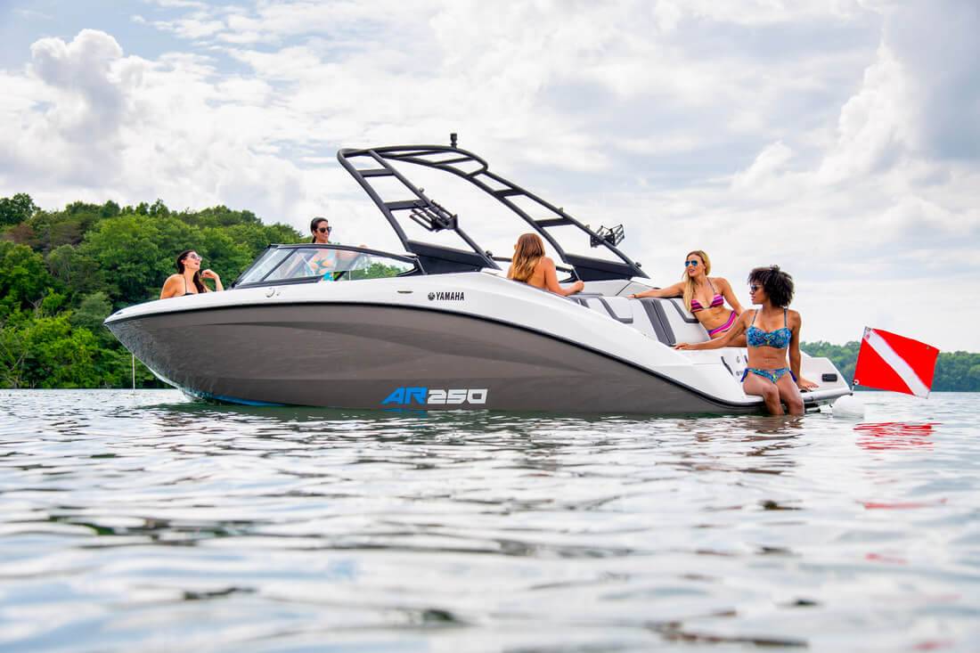 24ft Yamaha AR250 Chico | Miami Yacht 1 %Miami Yacht Rentals%
