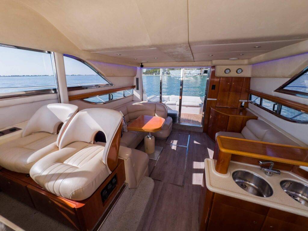 48ft Princess Yacht Rental Miami | Celebraciones y Alquiler de Cruceros 🚤 1 %MAlquiler de yates en Miami%