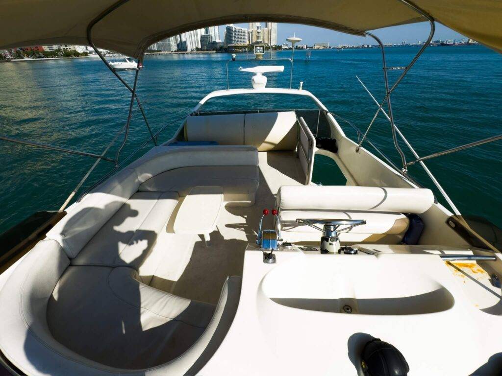 48ft Princess Yacht Rental Miami | Celebraciones y Alquiler de Cruceros 🚤 3 %MAlquiler de yates en Miami%