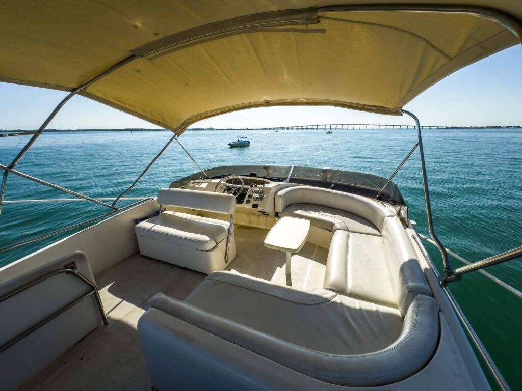 48ft Princess Yacht Rental Miami | Celebraciones y Alquiler de Cruceros 🚤 4 %MAlquiler de yates en Miami%