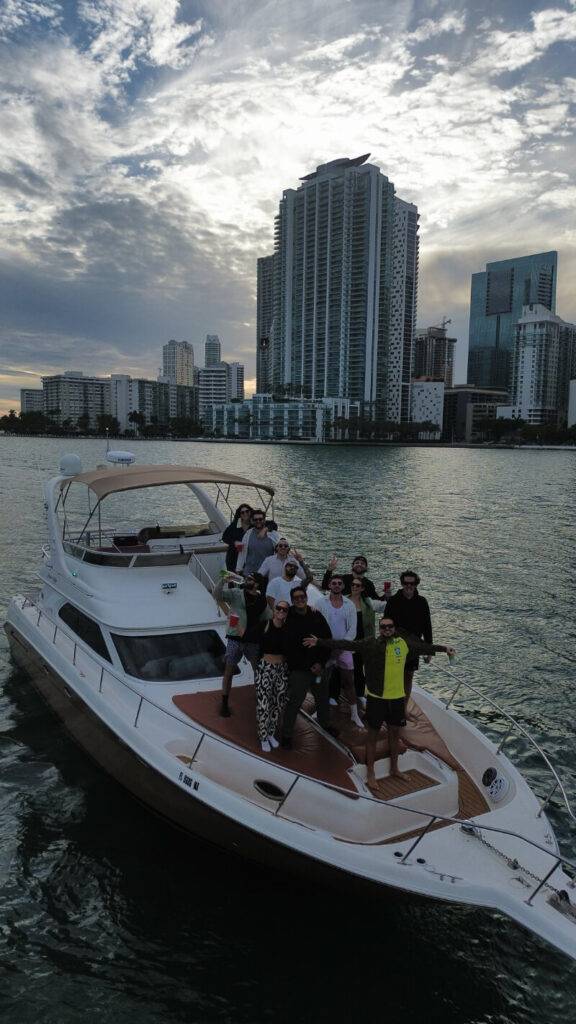 50ft SeaRay – Broker Yacht Miami 🚤 1 %Miami Yacht Rentals%