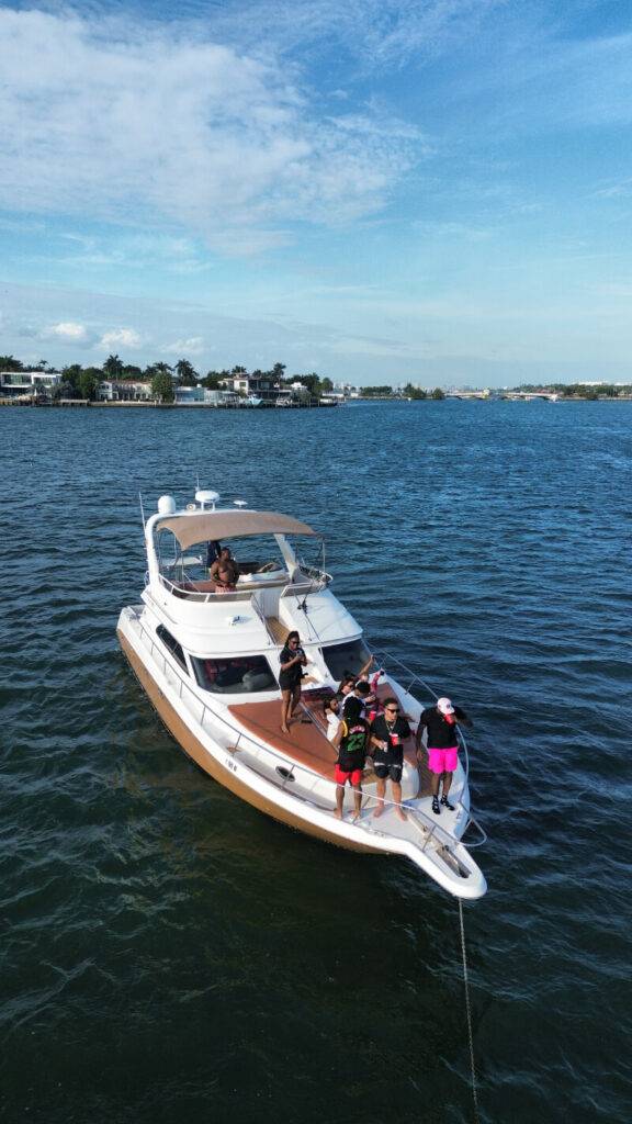 50ft SeaRay – Broker Yacht Miami 🚤 2 %Miami Yacht Rentals%