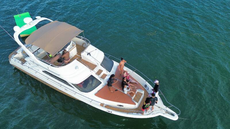 50ft SeaRay – Broker Yacht Miami 🚤 4 %Miami Yacht Rentals%