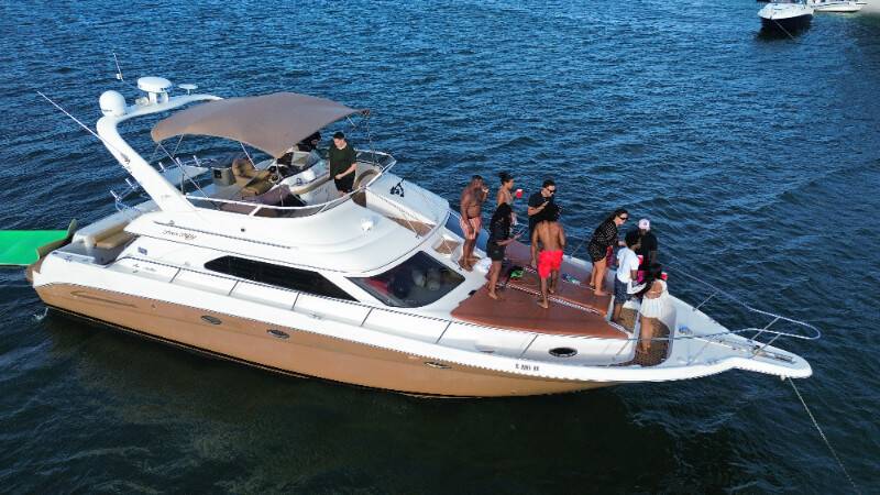 50ft SeaRay – Broker Yacht Miami 🚤 6 %Miami Yacht Rentals%