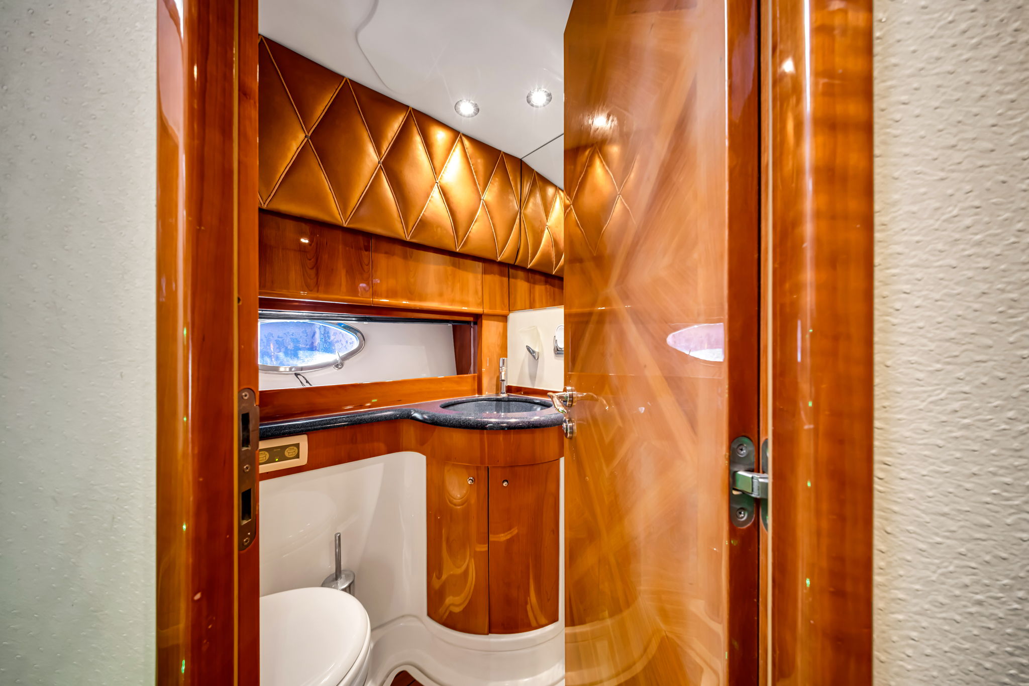 67FT AICON Green Hulk | Miami 18 %Miami Yacht Rentals%