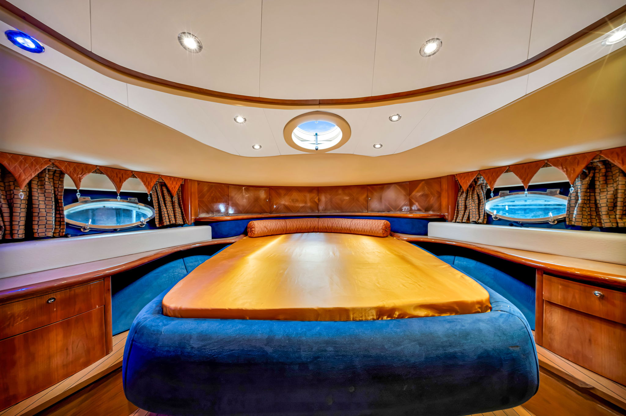 67FT AICON Green Hulk | Miami 21 %Miami Yacht Rentals%