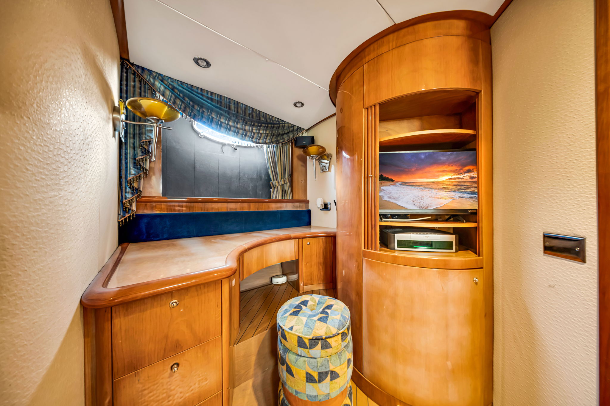 67FT AICON Green Hulk | Miami 25 %Miami Yacht Rentals%