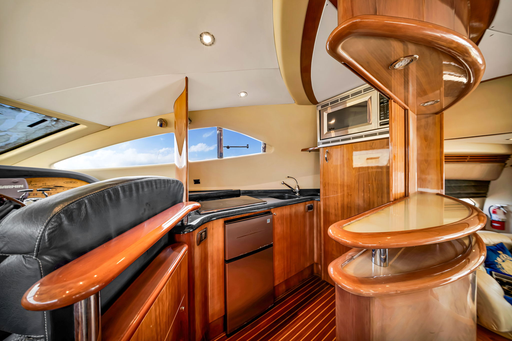 67FT AICON Green Hulk | Miami 16 %Miami Yacht Rentals%