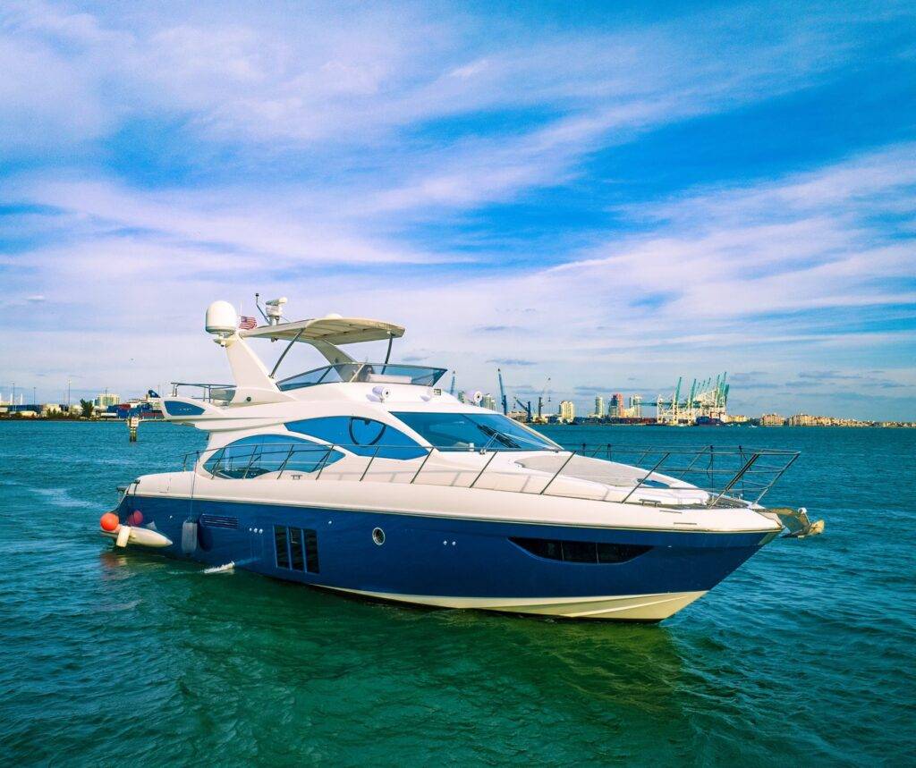 60ft Azimut Alquiler de yates de lujo | Miami River 🌴 1 %MAlquiler de yates en Miami%