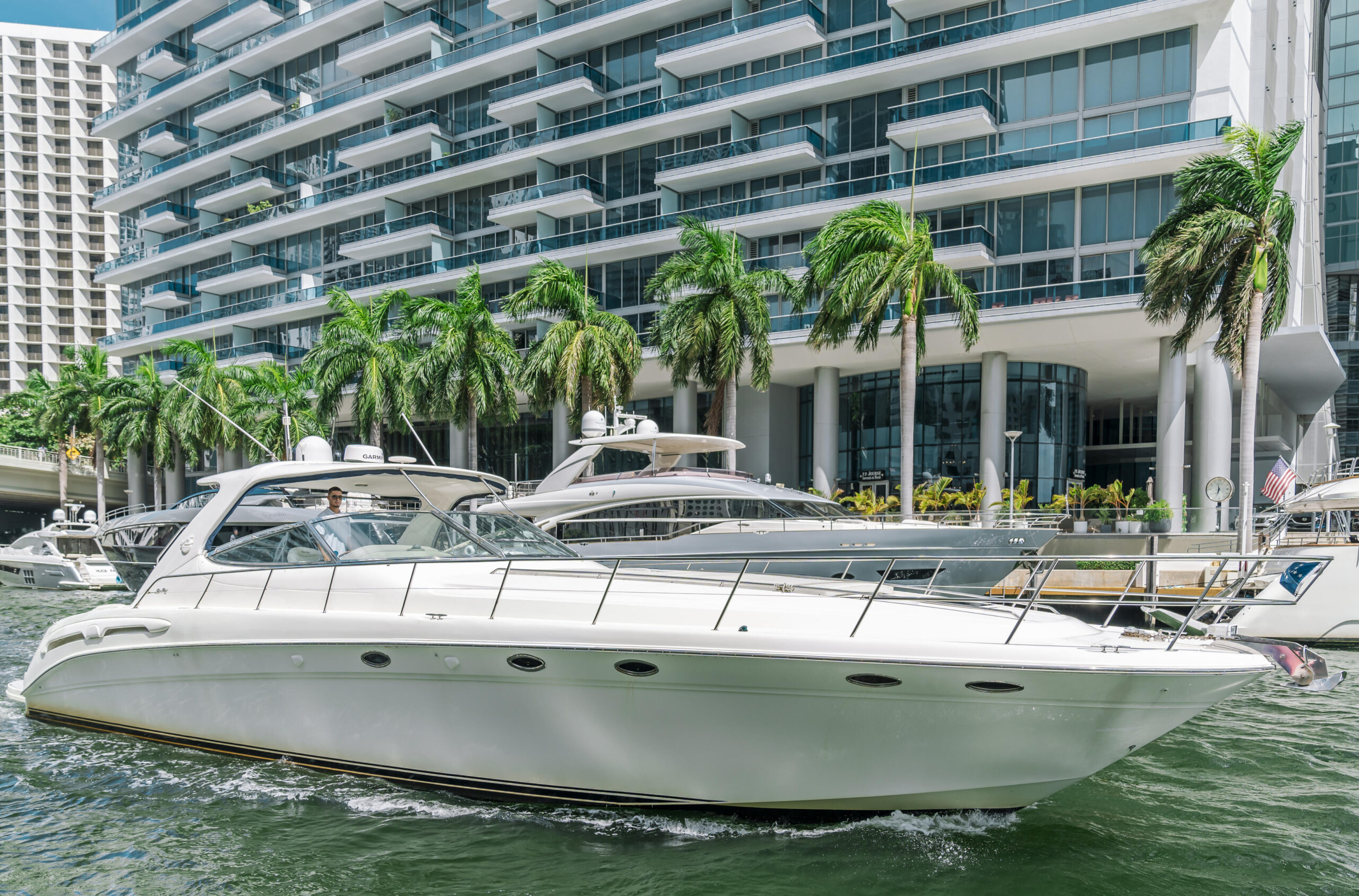 60ft SeaRay - Alquiler Barcos De Lujo | Miami River 26 %MAlquiler de yates en Miami%