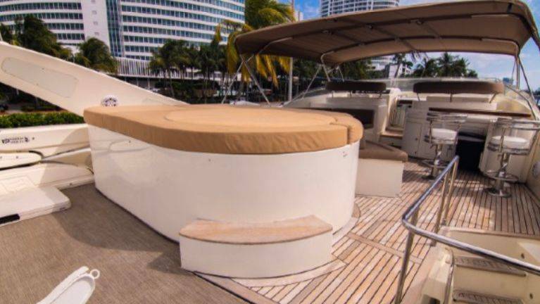 100ft Ferretti "Paladin" - Alquiler de Yates de Lujo | Miami Beach 8 %MAlquiler de yates en Miami%