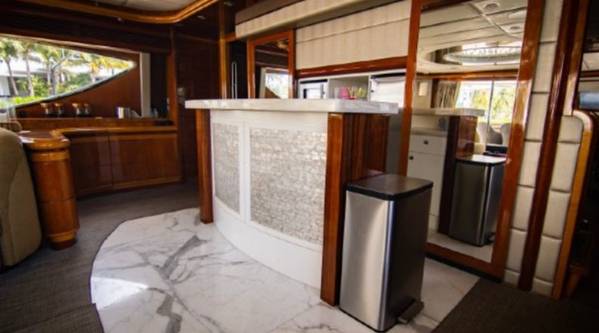 100ft Ferretti "Paladin" - Alquiler de Yates de Lujo | Miami Beach 5 %MAlquiler de yates en Miami%