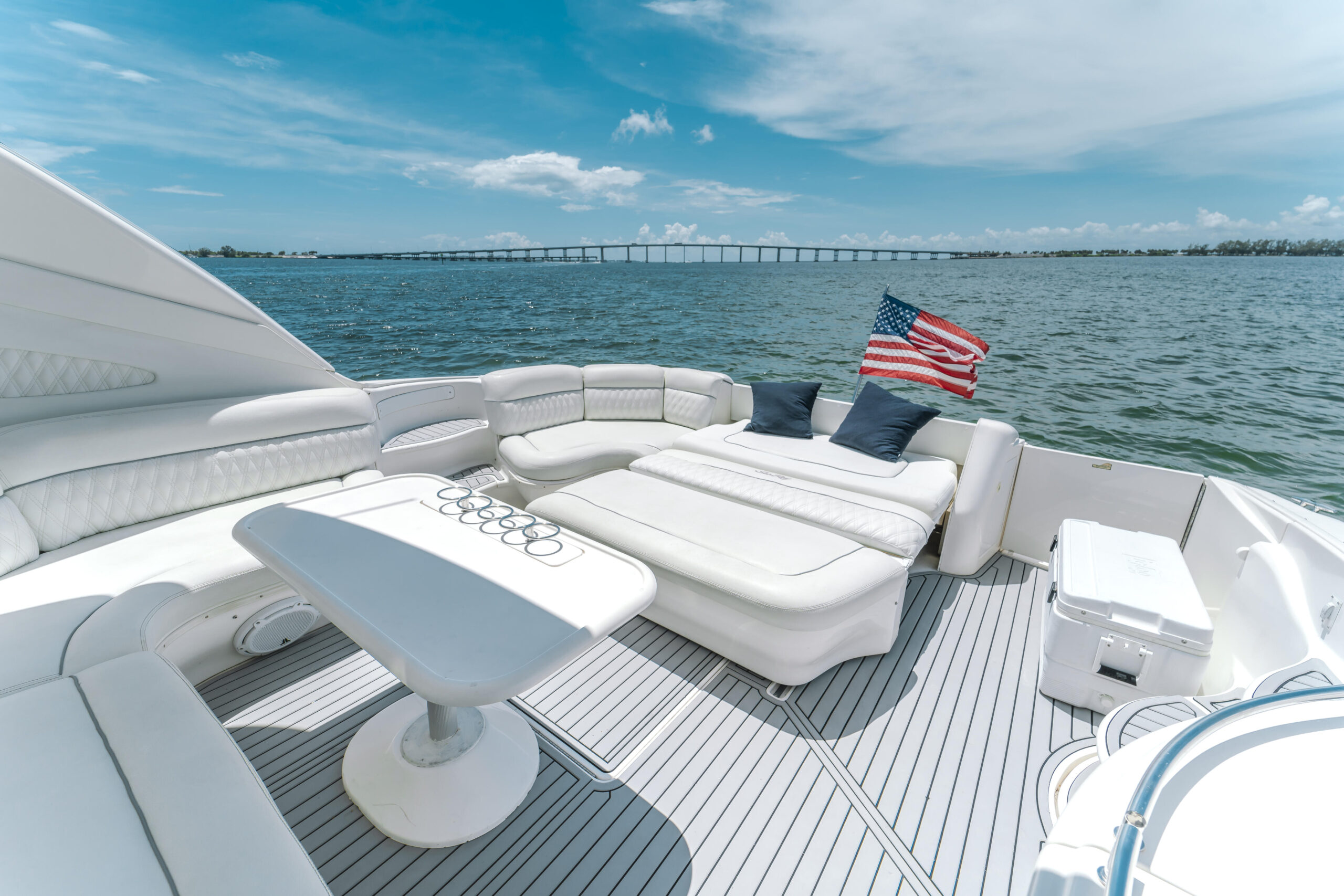 60ft SeaRay - Alquiler Barcos De Lujo | Miami River 4 %MAlquiler de yates en Miami%